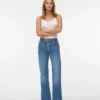 Awemily-jeans med høy midje og «mom fit»