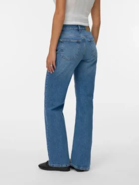 Awemily-jeans med høy midje og «mom fit»