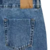Awrena-jeans med middels høy midje og vid passform