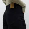 Awrena-jeans med middels høy midje og vid passform