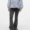 Jeans med vanlig passform, middels høy midje og bootcut