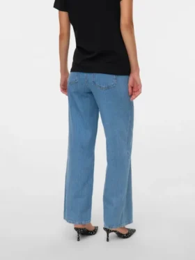 Jeans med vid benpassform