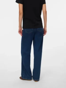 Jeans med vid benpassform