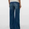 Jeans med vid benpassform og middels høy midje