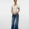 Jeans med vid benpassform og middels høy midje