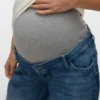 Jeans med vid benpassform og middels høy midje
