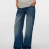 Jeans med vid benpassform og middels høy midje