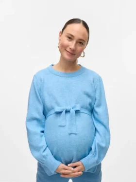 Pullover med rund hals og normal passform