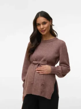Pullover med rund hals og normal passform