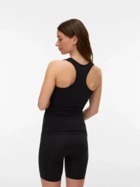 Tank-top med U-hals og slank passform