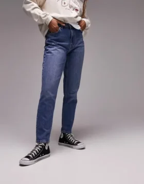 Topshop-jeans med høy midje og «mom fit»