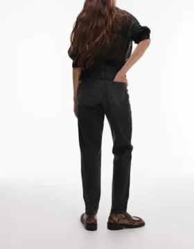 Topshop-jeans med høy midje og «mom fit»