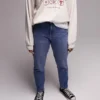 Topshop-jeans med høy midje og «mom fit»