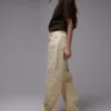 Topshop jeans med middels midje og barrel-passform