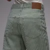 Topshop jeans med middels midje og løs passform