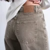 Tsbarrel jeans med høy midje og «barrel fit»