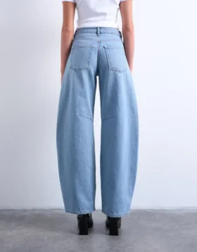 Tsbente jeans med middels høy midje og normal passform