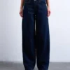 Tscinch-jeans med lav midje og vid passform