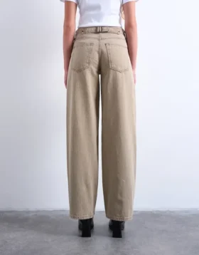 Tscinch-jeans med lav midje og vid passform