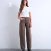 Tscinch-jeans med lav midje og vid passform