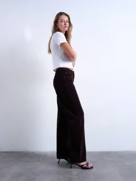 Tsember-jeans med lav midje og vid passform