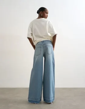 Tshorizon-jeans med middels høy midje og vid passform