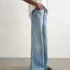 Tshorizon-jeans med middels høy midje og vid passform