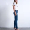 Tsjamie-jeans med høy midje og smal passform