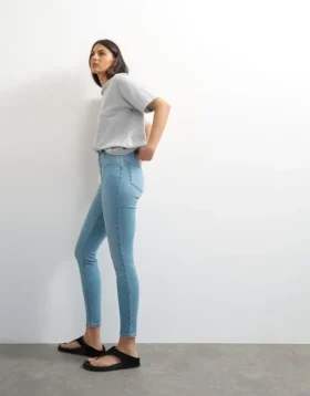 Tsjamie-jeans med høy midje og smal passform
