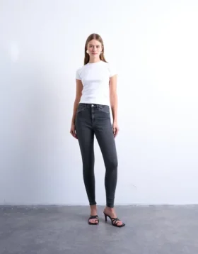 Tsjamie-jeans med høy midje og smal passform