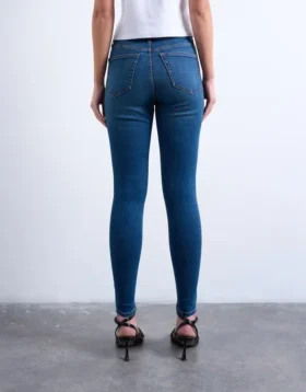 Tsjamie-jeans med høy midje og smal passform