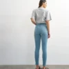 Tsjamie-jeans med høy midje og smal passform