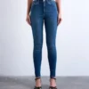 Tsjamie-jeans med høy midje og smal passform