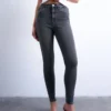 Tsjamie-jeans med høy midje og smal passform