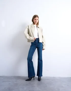 Tsjamie jeans med høy midje og utvidet passform