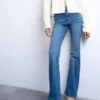 Tsjamie jeans med høy midje og utvidet passform