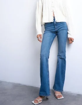 Tsjamie jeans med høy midje og utvidet passform