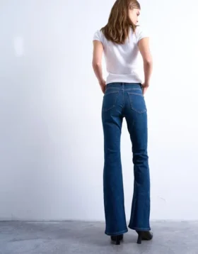 Tsjamie jeans med høy midje og utvidet passform