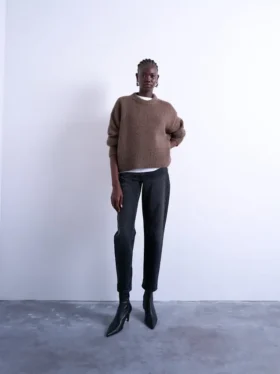 Tsmolly jeans med høy midje og «mom fit»