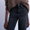 Tsmolly jeans med høy midje og «mom fit»