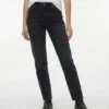 Tsmolly jeans med høy midje og «mom fit»
