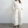 Tstilda jeans med middels høy midje og «barrel fit»