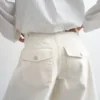 Tstilda jeans med middels høy midje og «barrel fit»