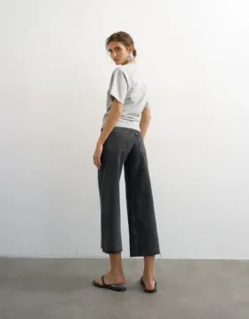 Tsvera High Rise Wide Fit – korte Jeans