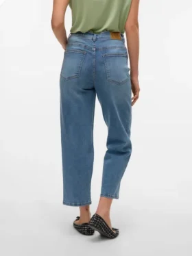 Vmbetty-jeans med høy midje og «mom fit»