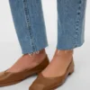 Vmbrenda høytaljede Mom Fit-Jeans til anklene