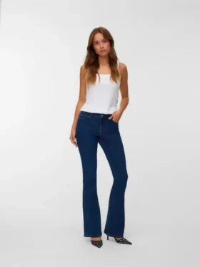Vmelly-jeans med middels høy midje og utvidet passform