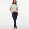 Vmflash-jeans med middels høy midje og smal passform