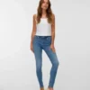 Vmflash-jeans med middels høy midje og smal passform