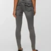 Vmflash-jeans med middels høy midje og smal passform
